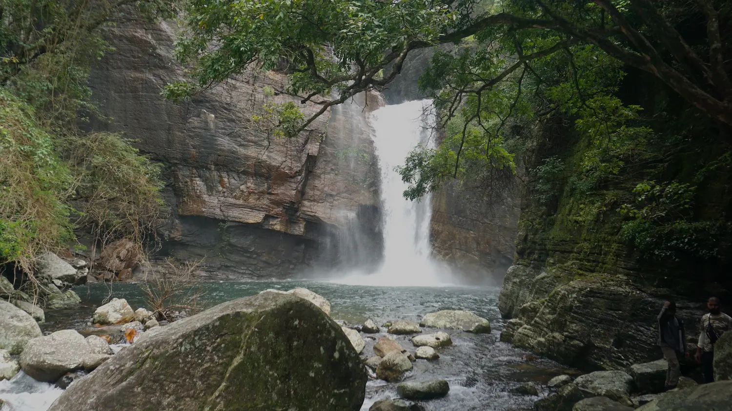 Reaching the base of Dumbara Falls