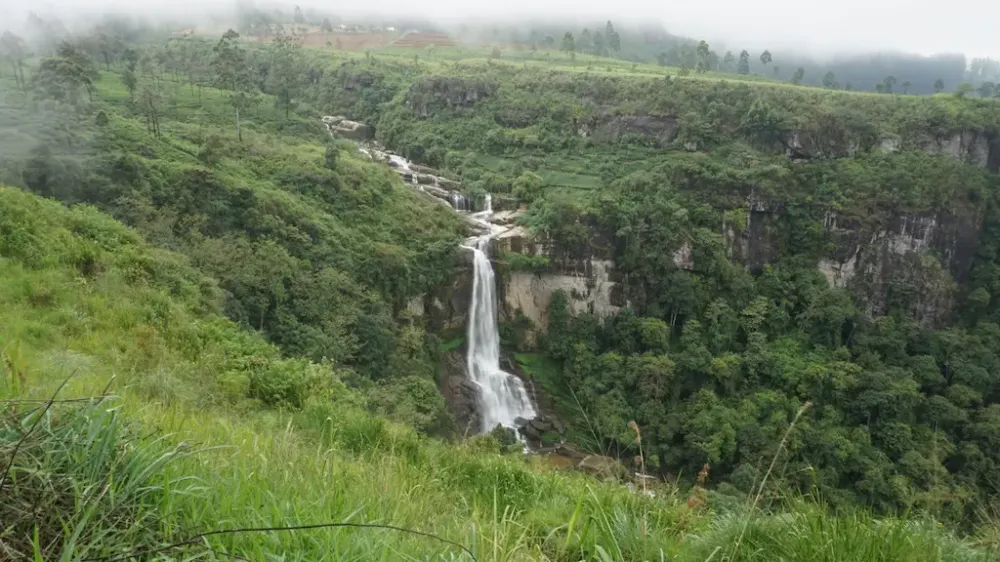 Ramboda (Frotoft View): A bird's-eye view of the mountain's silver vein.